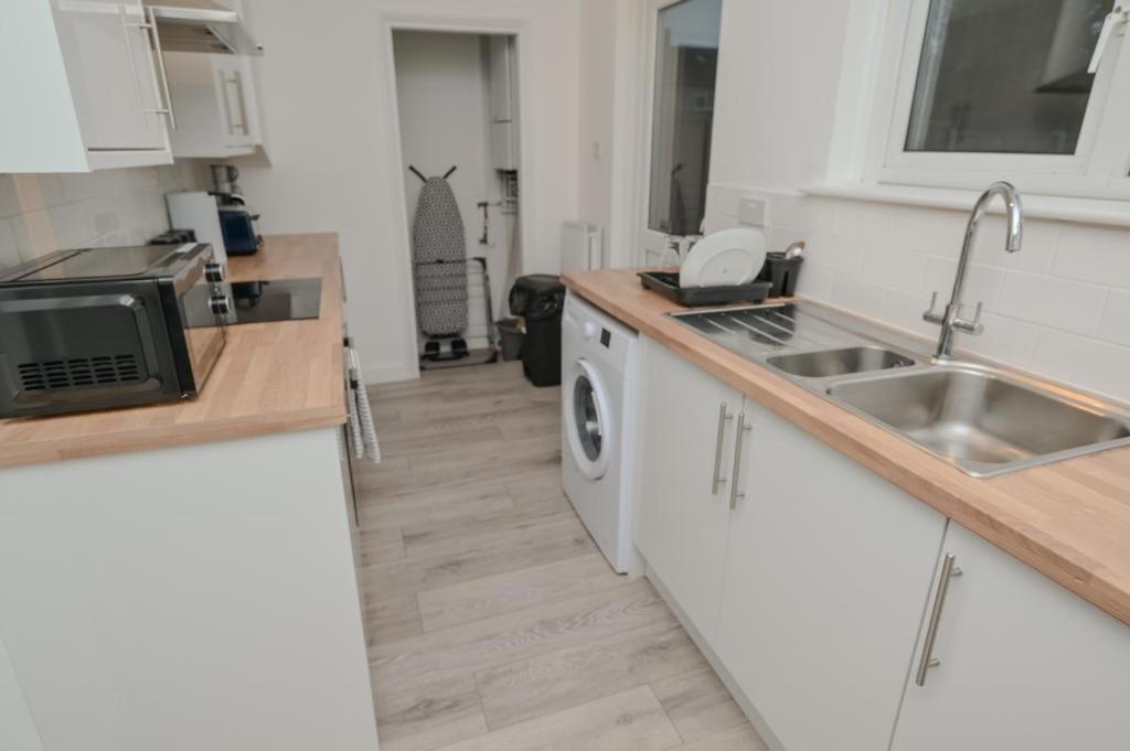 The House Apartment Barking  Bagian luar foto